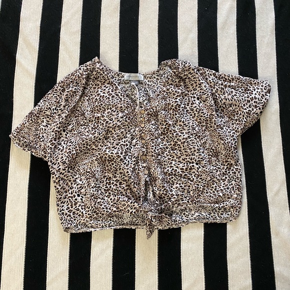 Women’s crop top animal print shirt - Picture 1 of 4